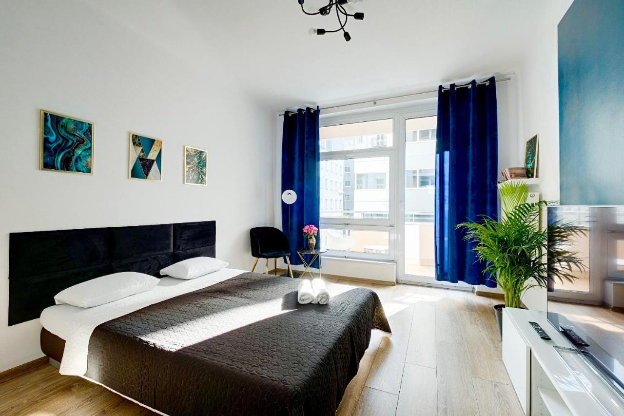 Charming Apartment In The City Center Varsavia Esterno foto