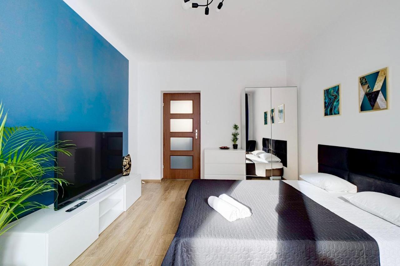 Charming Apartment In The City Center Varsavia Esterno foto