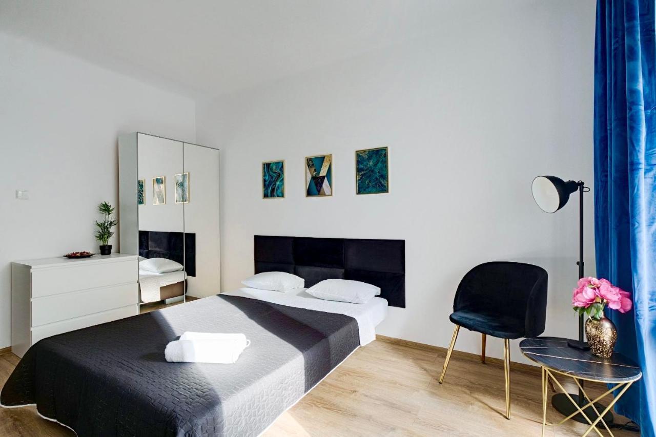 Charming Apartment In The City Center Varsavia Esterno foto