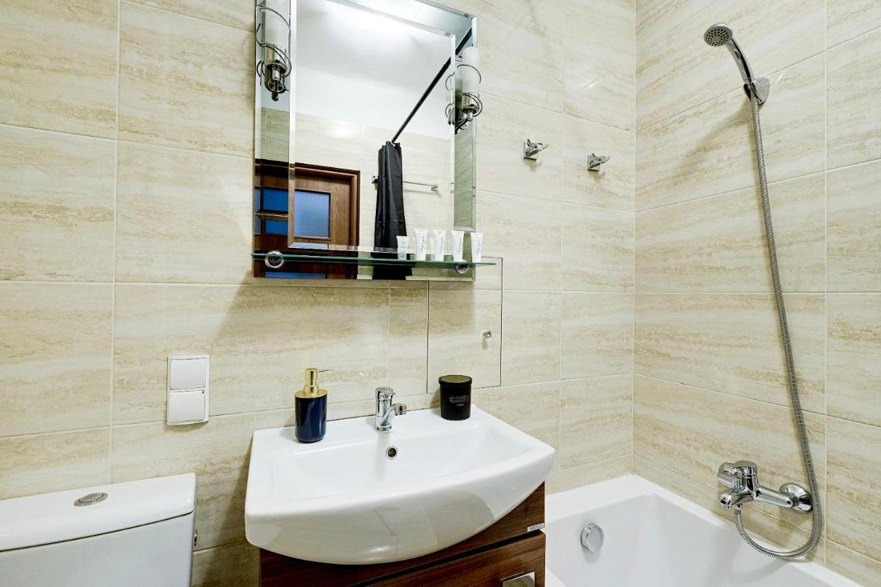 Charming Apartment In The City Center Varsavia Esterno foto