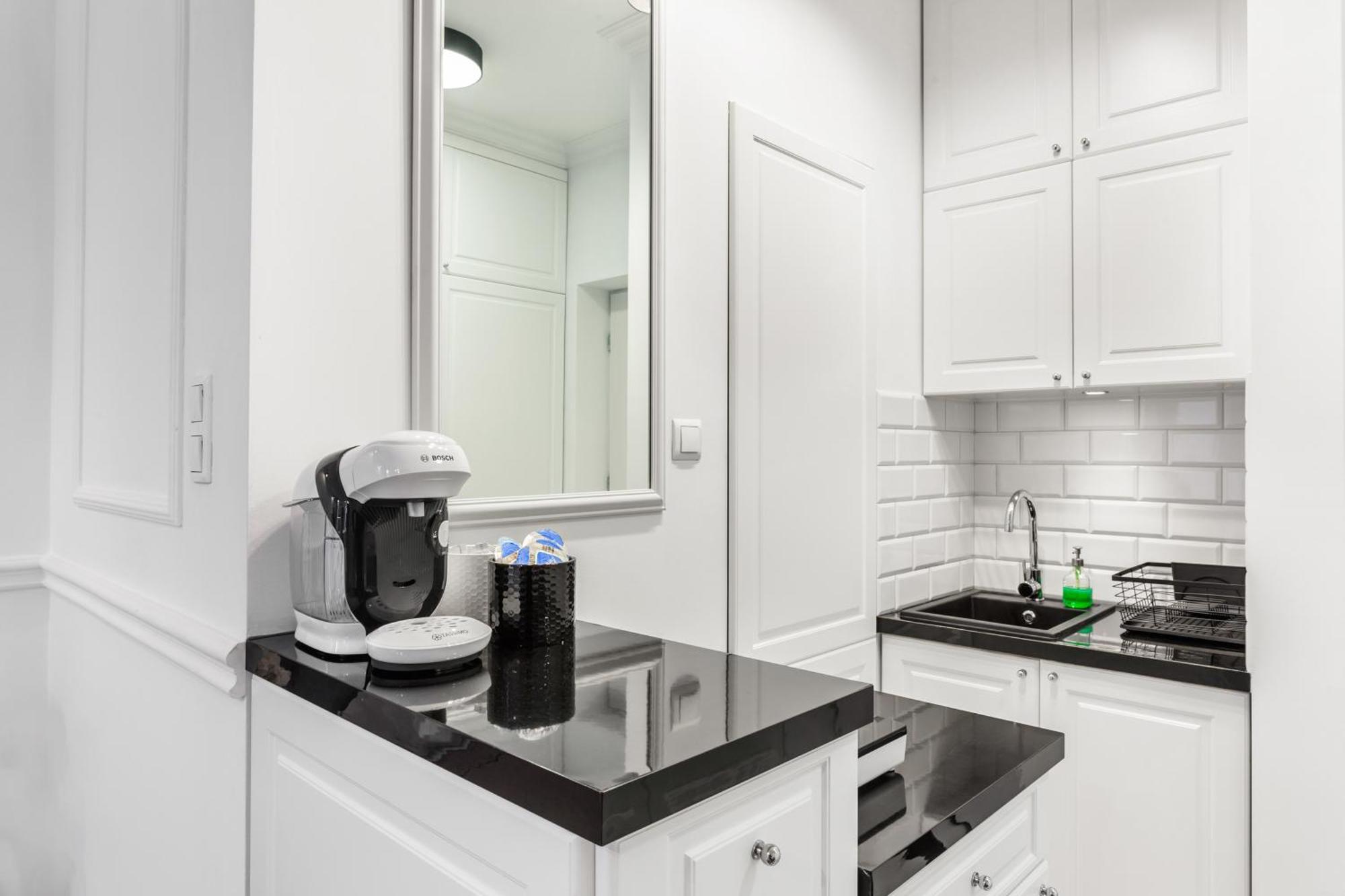 Charming Apartment In The City Center Varsavia Esterno foto